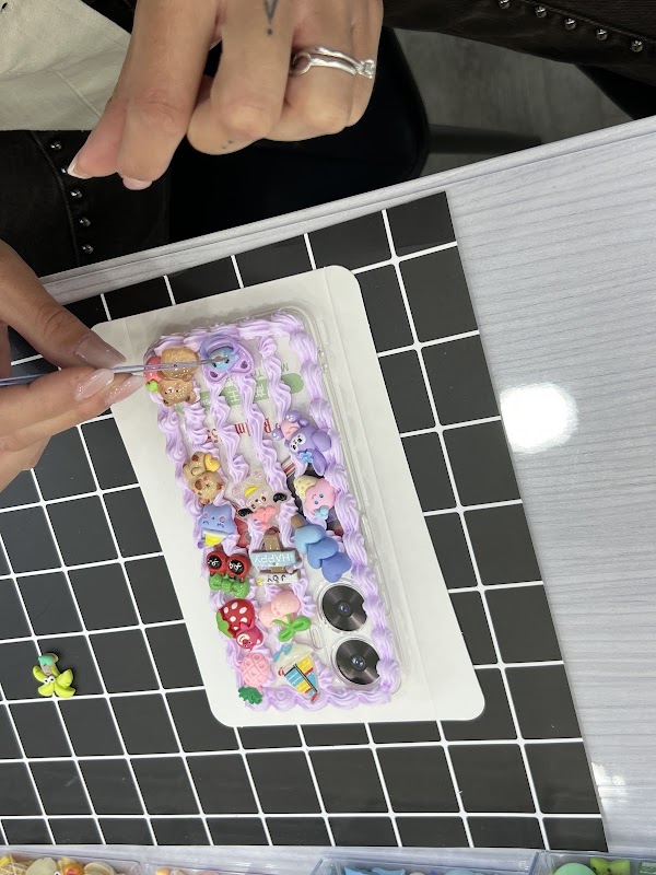 Cover effetto panna decorata a mano da Heyphone a Varese