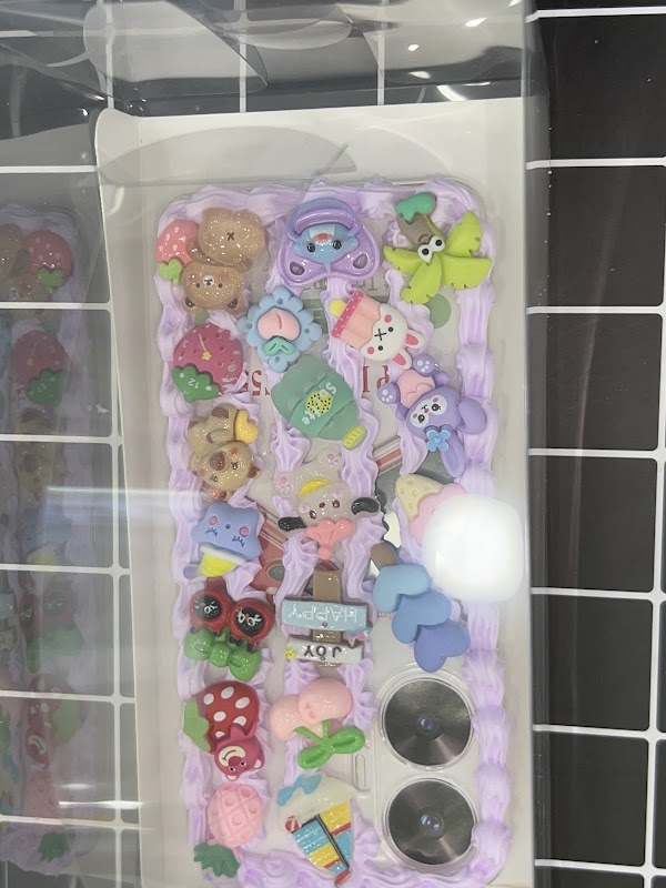 Cover effetto panna decorata a mano da Heyphone a Varese