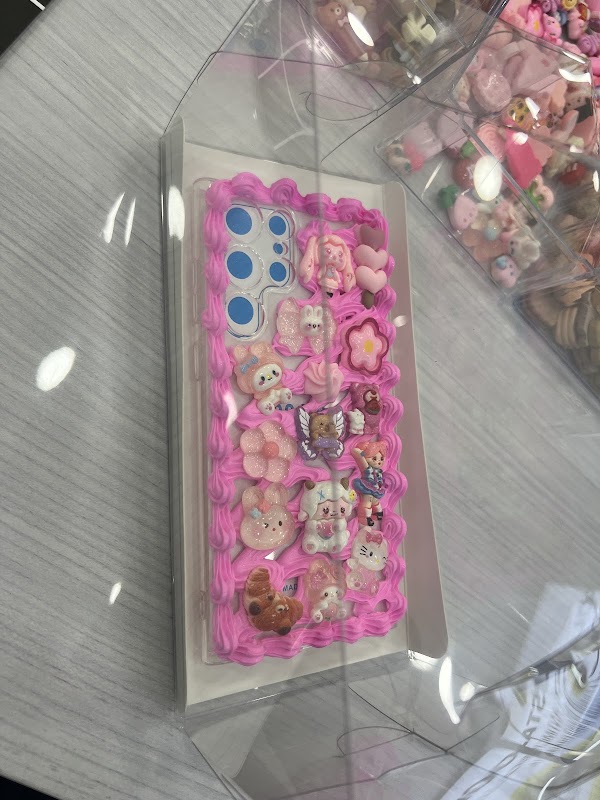 Cover effetto panna decorata a mano da Heyphone a Varese