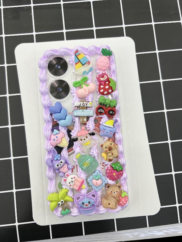 Cover effetto panna decorata a mano da Heyphone a Varese
